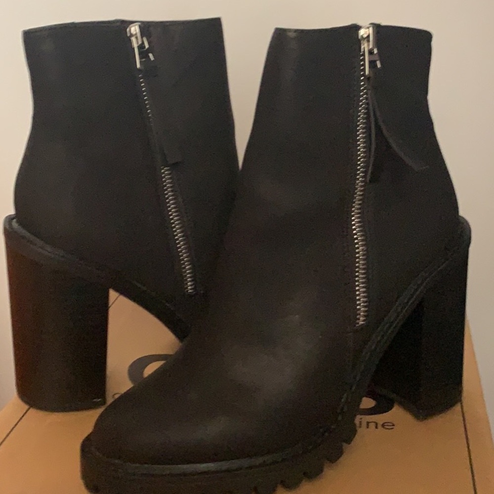 fashion boots. heels. Never worn. UK5